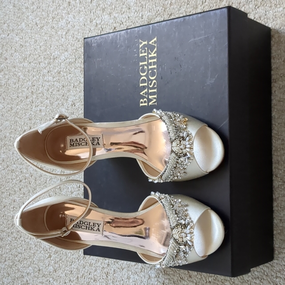 Badgley Mischka jeweled wedge ankle strap  sandal, size 6.5 - Picture 2 of 5